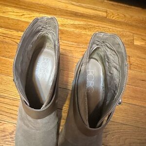 🌺🌸CLOSET BLOWOUT 🌺 BCBG BOOTIES SIZE 10